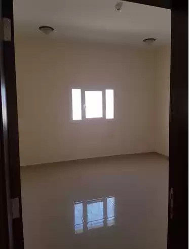 Wohn Klaar eigendom 2 Schlafzimmer U/F Wohnung  zu vermieten in Al Sadd , Doha #7775 - 1  image 